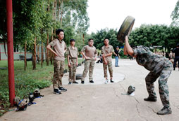 廣西黃埔軍事夏令營幫助孩子掌握軍事技能