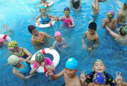 科技夏令營先進(jìn)的教育理念激發(fā)孩子的動手能力