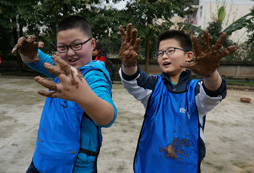 少年海濱夏令營(yíng)讓孩子學(xué)會(huì)如何做人做事