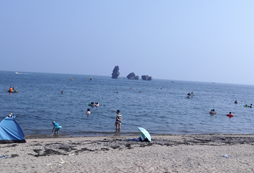 炎熱的暑期中海濱夏令營是做好的選擇
