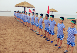 有適合男孩子參加的海濱夏令營嗎？