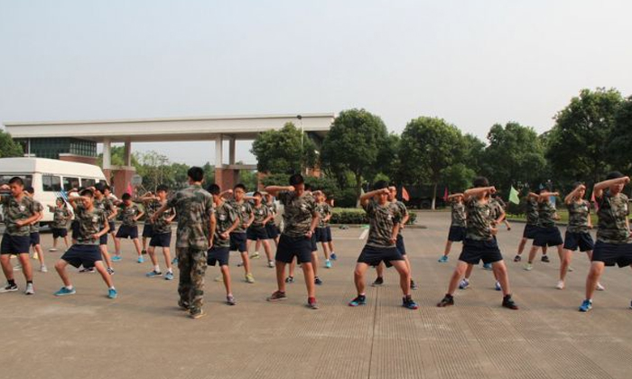 杭州軍事夏令營(yíng)