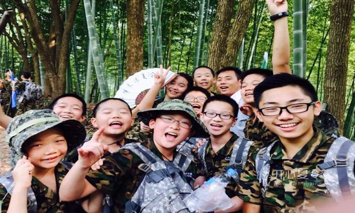 杭州軍事夏令營(yíng)小戰(zhàn)士們