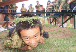 參加杭州拓展夏令營(yíng)體驗(yàn)軍事魅力