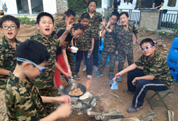 杭州軍事拓展夏令營給孩子軍人一樣的體驗