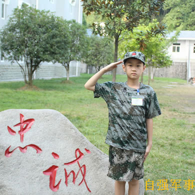 參加杭州軍事夏令營會對孩子產(chǎn)生全新認識！