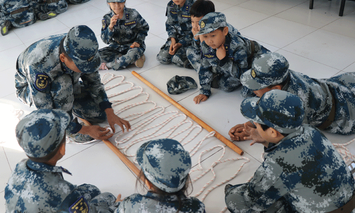 河北軍事夏令營(yíng)的師資團(tuán)隊(duì)怎么樣？.gif