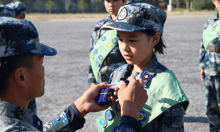 想知道河北軍事夏令營十商營是什么？.gif