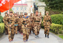參加合肥軍事夏令營(yíng)為孩子提供習(xí)慣塑造平臺(tái)