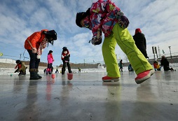青少年黑龍江夏令營讓孩子感受滑雪的樂趣