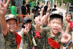 黑龍江省嘉蔭縣軍訓夏令營發(fā)掘孩子潛能