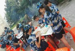 河南軍事夏令營以獨(dú)有的優(yōu)勢贏得眾多家長的信賴！