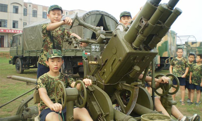 參觀坦克兵團增長見識