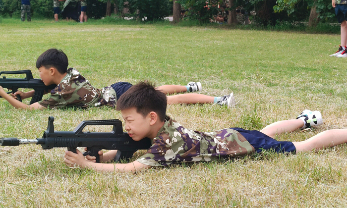 匍匐射擊