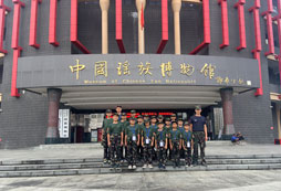 孩子們和瑤族博物館的大合照