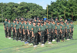 集體站軍姿