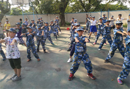 高中生暑假參加軍訓(xùn)拓展夏令營一個(gè)月的變化?