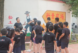 參觀農業(yè)基地