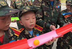 參加淮北小學(xué)生軍事夏令營感受軍人意志!