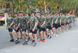 廣州軍事夏令營(yíng)通過三周時(shí)間讓孩子得到改變