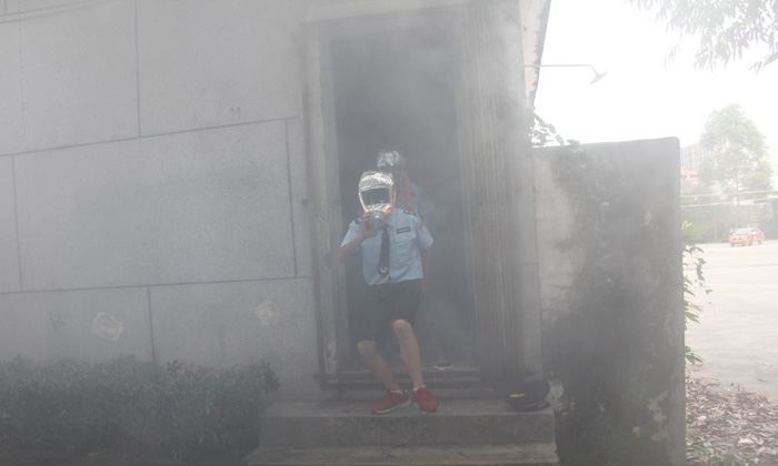 想提升青少年綜合素質請選擇香港軍事夏令營.jpg