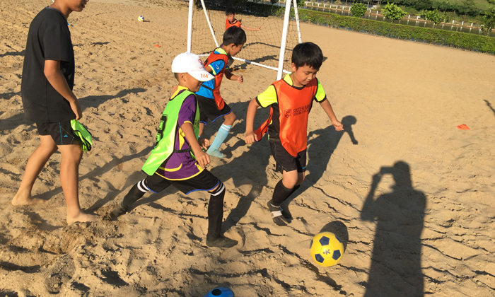 中小學(xué)生為什么前往華南參加足球夏令營.jpg