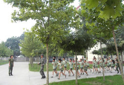 參加華中軍事夏令營(yíng)需要孩子攜帶多少東西？