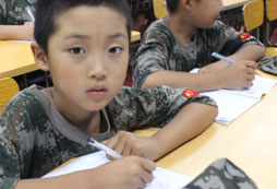 湖南軍事夏令營(yíng)教育孩子合理巧用時(shí)間
