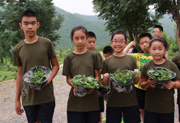 參加湖南軍事夏令營全面塑造孩子意志力