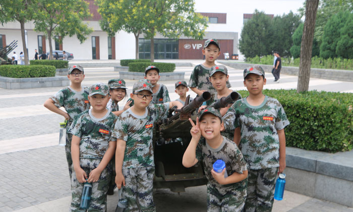湖南國(guó)防軍事夏令營(yíng)讓孩子假期豐富多彩