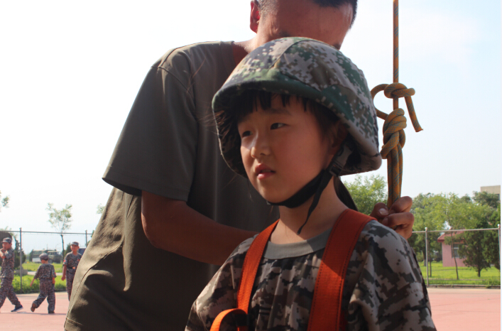 參加湖南軍事夏令營讓青少年在歷練中成熟