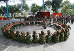  這個(gè)夏天跟隨湖南軍事夏令營(yíng)一起體驗(yàn)軍事訓(xùn)練