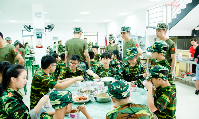懷化小孩子軍事夏令營(yíng)培養(yǎng)塑造孩子的能力