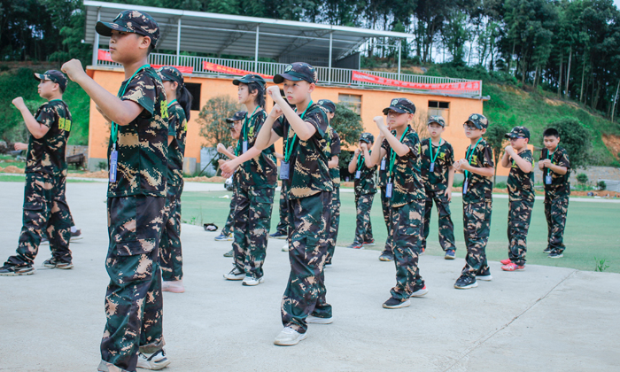 湖南軍事夏令營(yíng)哪家專(zhuān)業(yè)