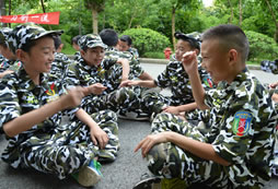參加重慶軍事夏令營(yíng)能保證孩子的安全嗎