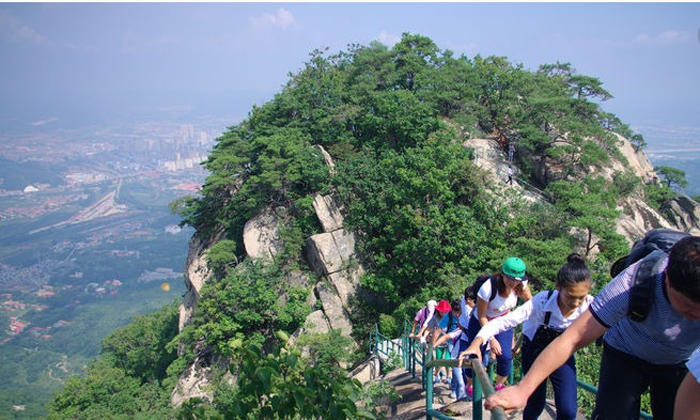 攀登山頂
