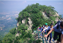 攀登山頂