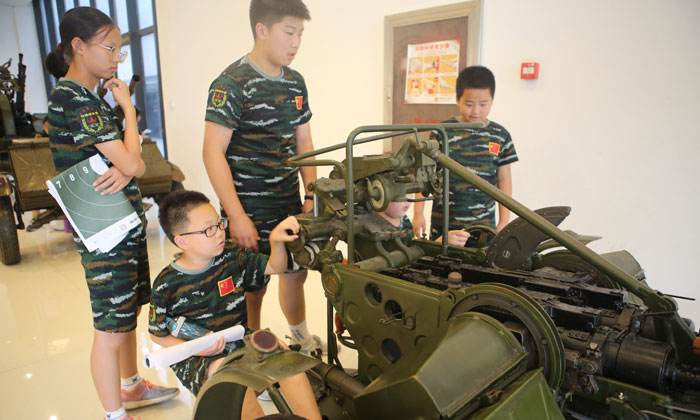 參觀軍事設備