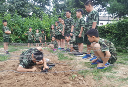 巨峰成長軍事夏令營給孩子一次獨(dú)立生活的空間