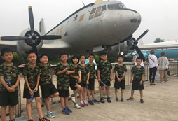 巨峰軍事夏令營(yíng)讓孩子快樂(lè)成長(zhǎng)