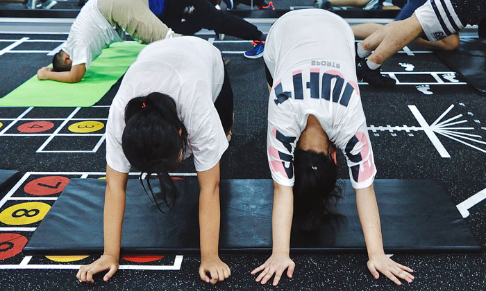 女營員的拉伸運動