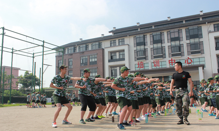 正規(guī)軍體拳訓(xùn)練