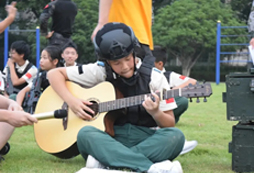 彈吉他