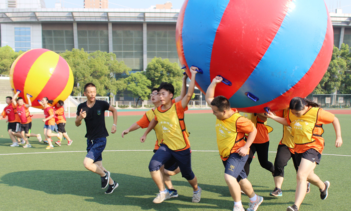 減肥夏令營中做游戲