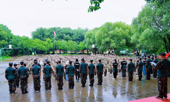 江蘇軍事夏令營(yíng).gif