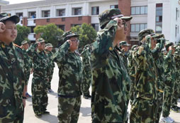 江蘇軍事夏令營提醒家長怕吃苦的孩子參加需謹(jǐn)慎