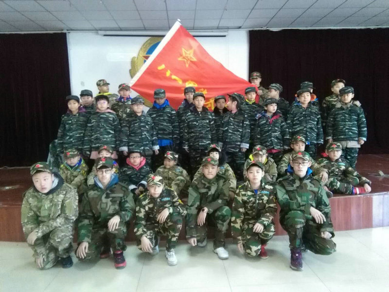青少年參加江蘇軍事夏令營迎接新的挑戰(zhàn)!