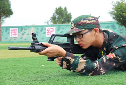 2024江蘇軍事夏令營讓孩子直起腰扛起槍
