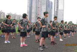 江西軍事夏令營樹立孩子成長的自信心