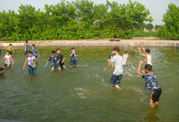 參加寒假軍事夏令營深層次挖掘孩子潛能